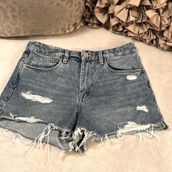 Blank NYC The Barrow Distressed Medium Wash Blue Denim Cut Off Jean Shorts Jorts - Picture 1 of 7